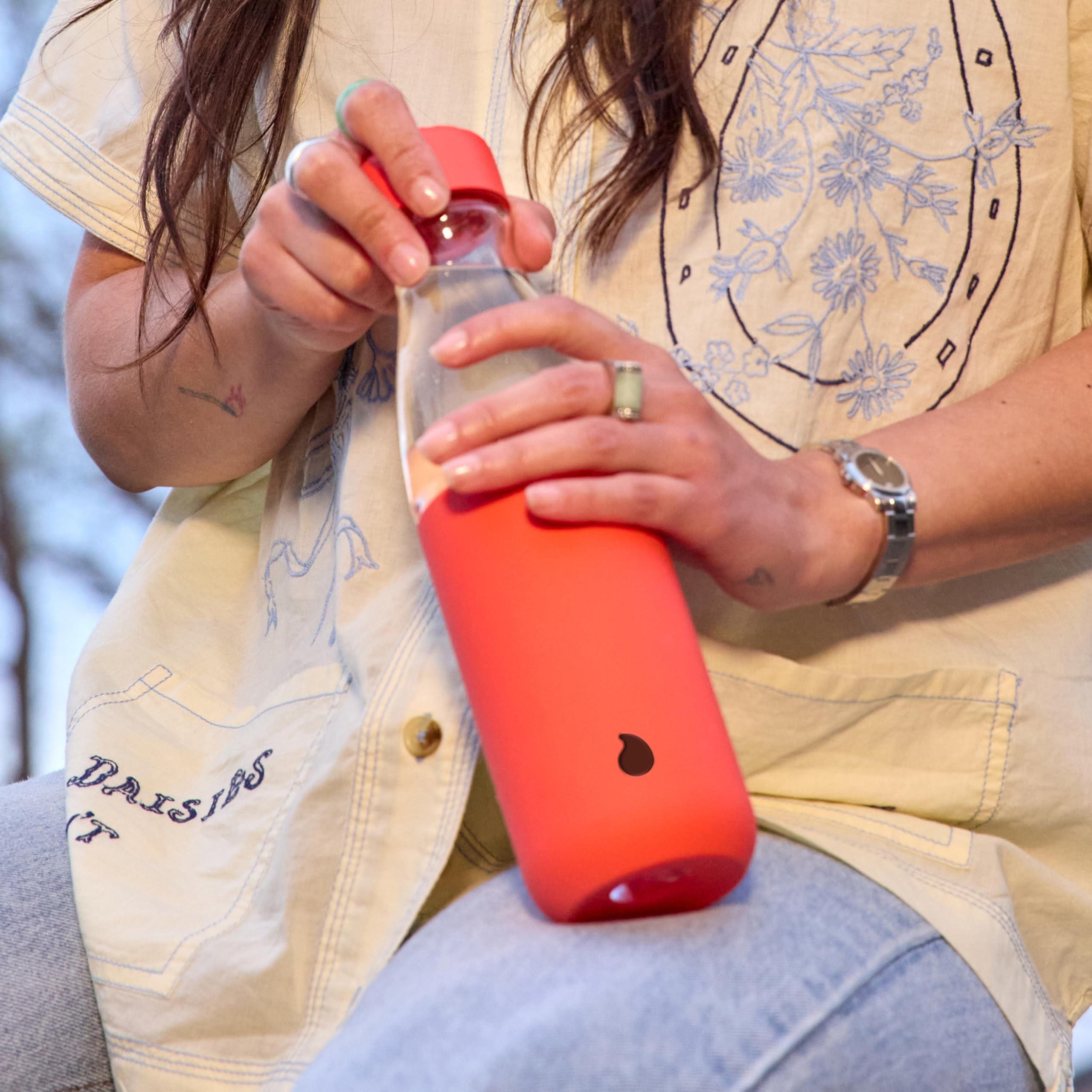 S'well Glass Original Water Bottle, 18oz, Radiant Coral, Borosilicate Glass Bottle With Protective Silicone Sleeve, Zero Plastic, Leakproof, BPA Free - Image 8